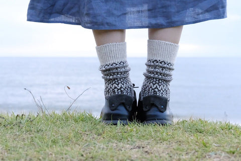 Navy jacquard wool socks