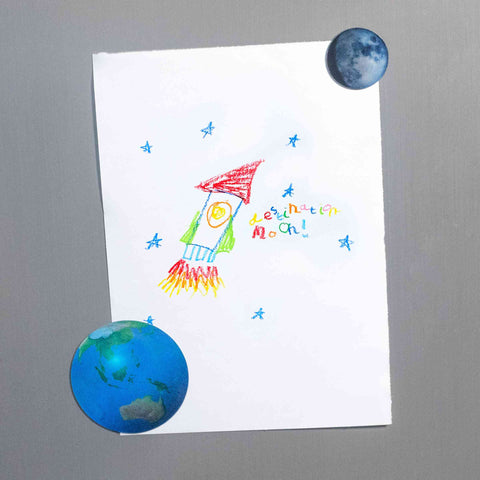 Animated moon & earth magnets