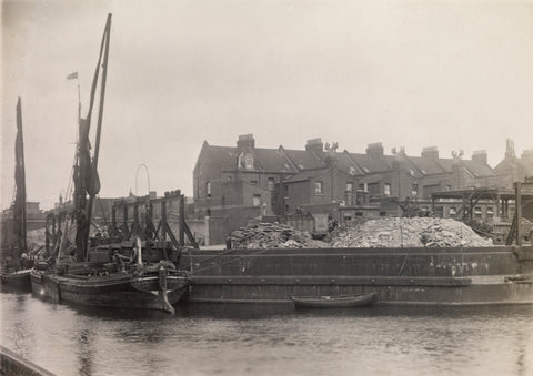 View of Glengall Wharf across the canal 1915-1925