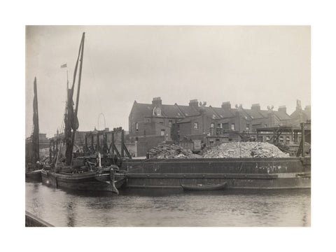 View of Glengall Wharf across the canal 1915-1925