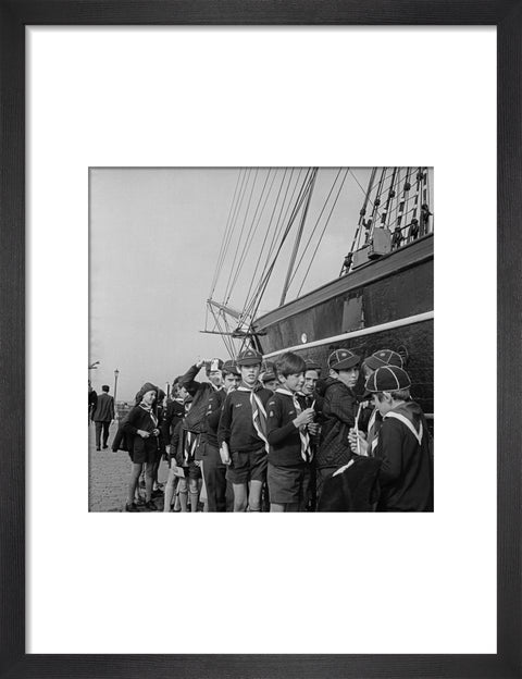 Schoolboys by the Cutty Sark in Greenwich