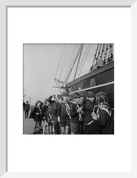 Schoolboys by the Cutty Sark in Greenwich