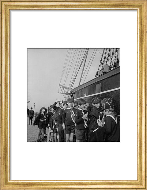 Schoolboys by the Cutty Sark in Greenwich