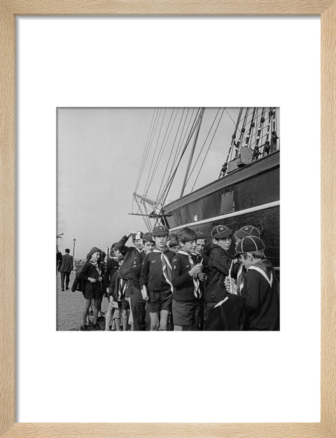 Schoolboys by the Cutty Sark in Greenwich