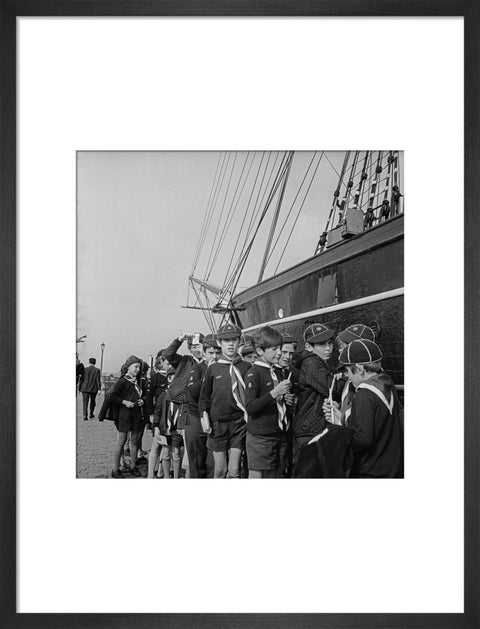 Schoolboys by the Cutty Sark in Greenwich