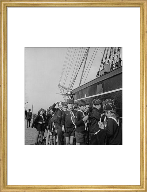 Schoolboys by the Cutty Sark in Greenwich