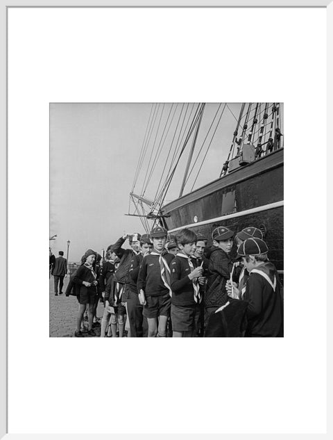 Schoolboys by the Cutty Sark in Greenwich