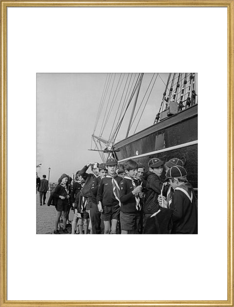 Schoolboys by the Cutty Sark in Greenwich