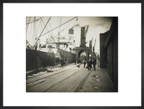 Discharging bagged cotton seed from Madras c. 1925