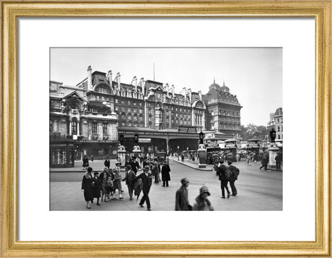 Forecourt of Victoria Station 20th century