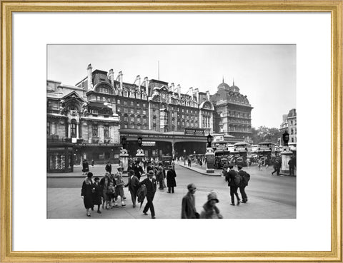 Forecourt of Victoria Station 20th century