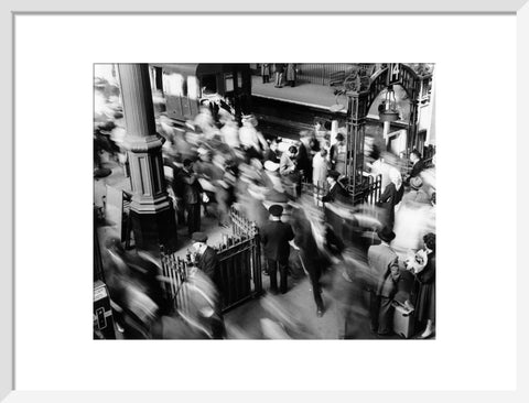 Rush hour at Victoria Railway station c.1955