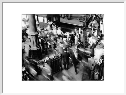 Rush hour at Victoria Railway station c.1955