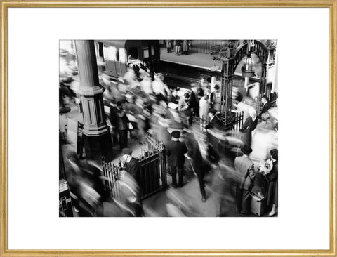 Rush hour at Victoria Railway station c.1955