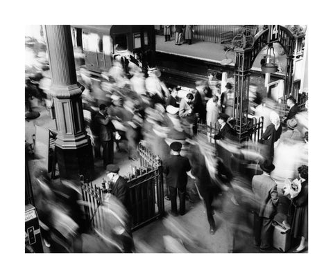 Rush hour at Victoria Railway station c.1955