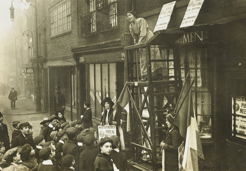 Sylivia Pankhurst addressing a crowd 1912