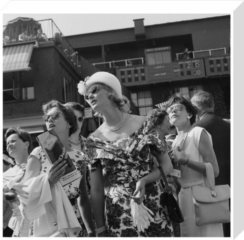 Women attending the All England Lawn Tennis1960