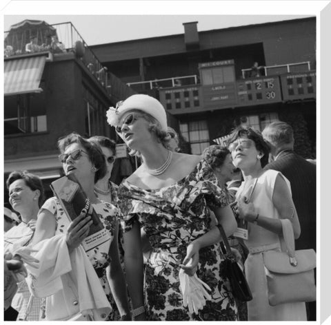Women attending the All England Lawn Tennis1960