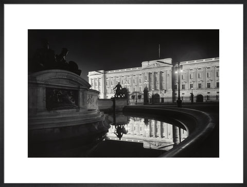 Buckingham Palace at night1920-1933