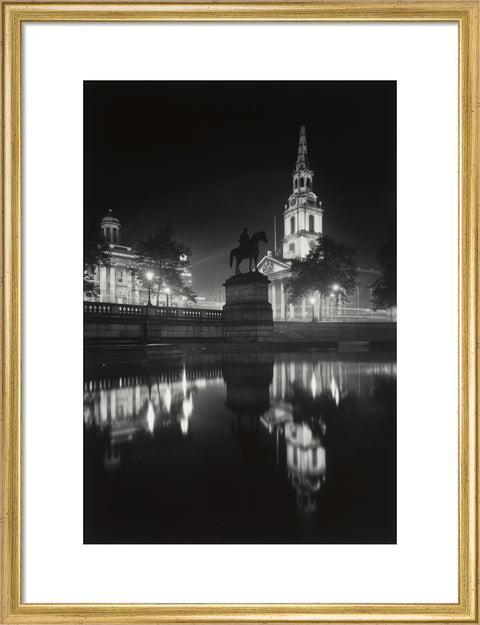 Trafalgar Square at night