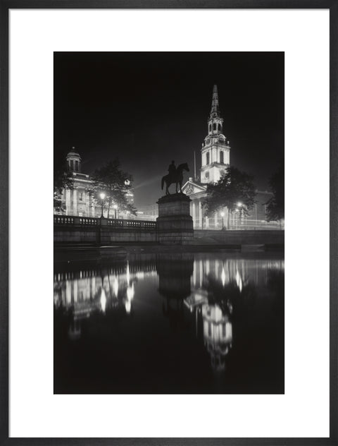 Trafalgar Square at night