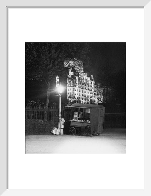 Shell Mex House at night C.1935