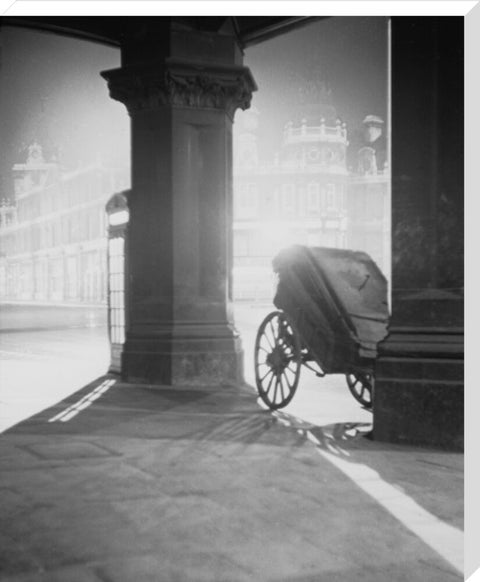 Telephone box on Holborn Viaduct 1930-1939