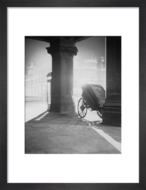 Telephone box on Holborn Viaduct 1930-1939