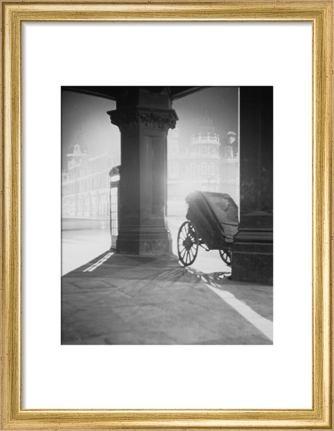 Telephone box on Holborn Viaduct 1930-1939
