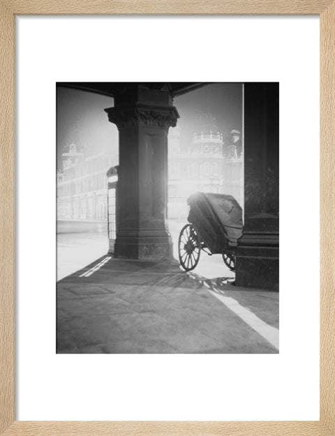 Telephone box on Holborn Viaduct 1930-1939