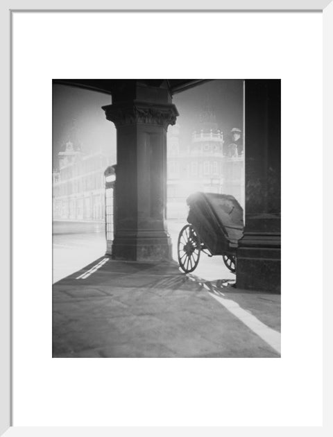 Telephone box on Holborn Viaduct 1930-1939