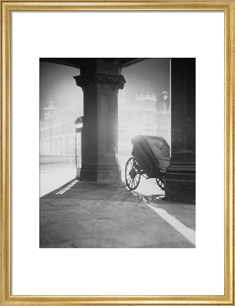 Telephone box on Holborn Viaduct 1930-1939