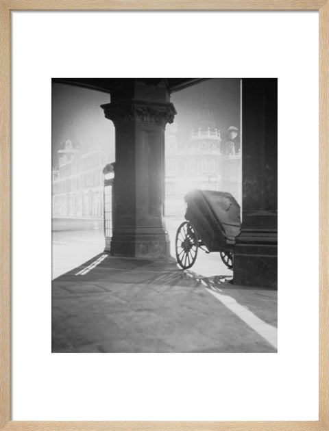 Telephone box on Holborn Viaduct 1930-1939