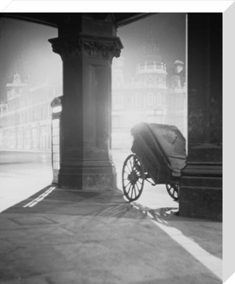 Telephone box on Holborn Viaduct 1930-1939