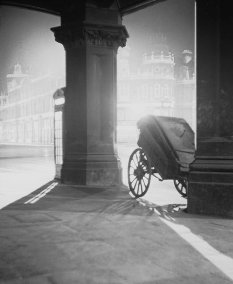 Telephone box on Holborn Viaduct 1930-1939