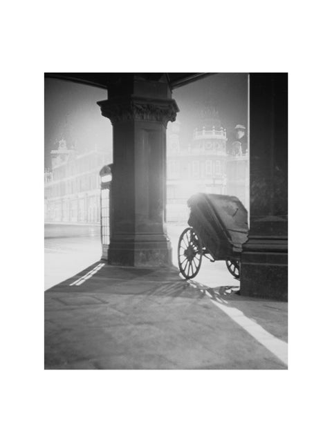 Telephone box on Holborn Viaduct 1930-1939