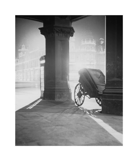Telephone box on Holborn Viaduct 1930-1939