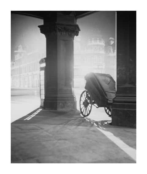 Telephone box on Holborn Viaduct 1930-1939