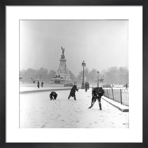 Children play in the snow, The Mall