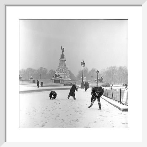 Children play in the snow, The Mall