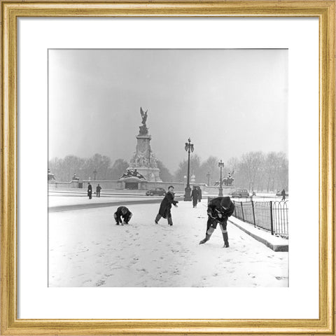 Children play in the snow, The Mall