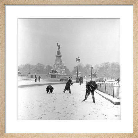 Children play in the snow, The Mall