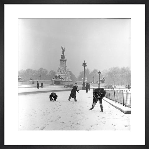Children play in the snow, The Mall