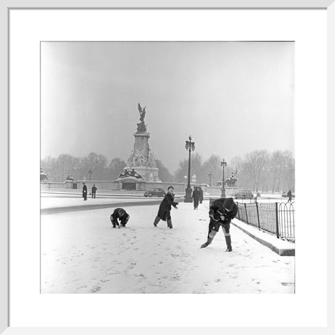 Children play in the snow, The Mall