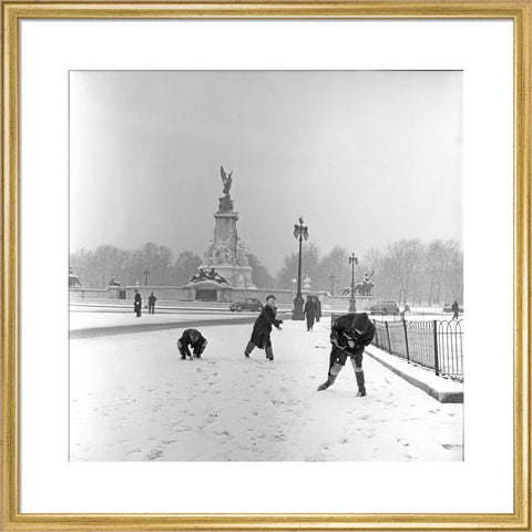 Children play in the snow, The Mall