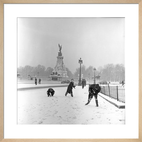 Children play in the snow, The Mall