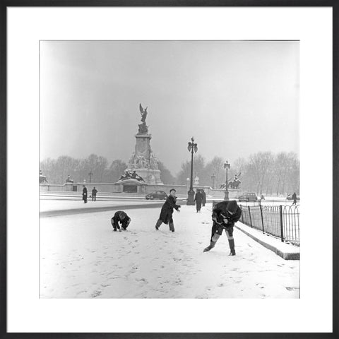 Children play in the snow, The Mall