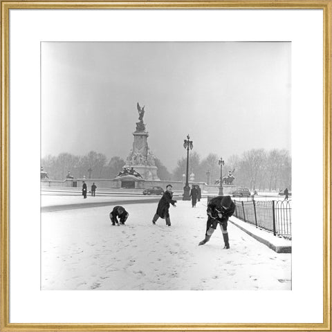 Children play in the snow, The Mall