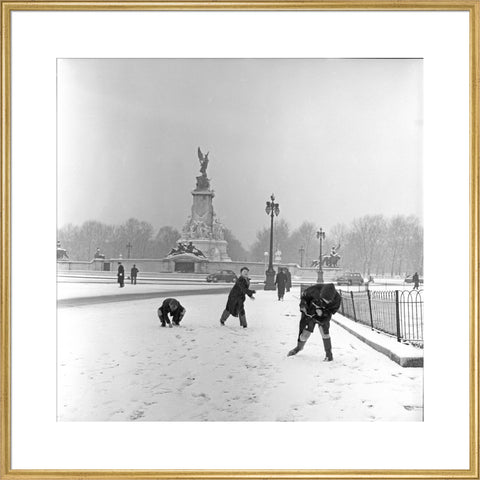 Children play in the snow, The Mall