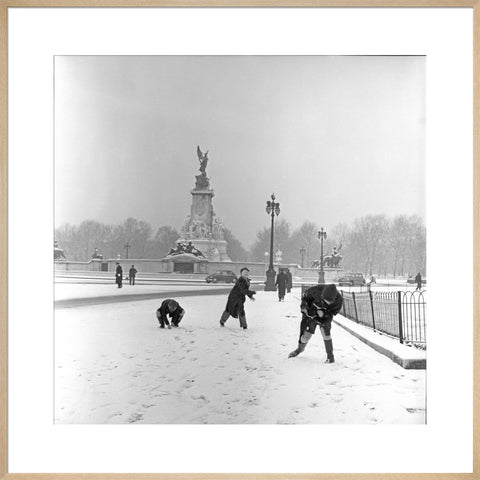Children play in the snow, The Mall